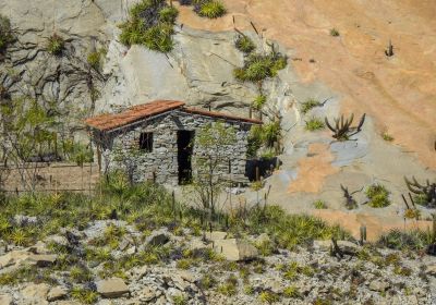 Casa de Pedra no Penhasco