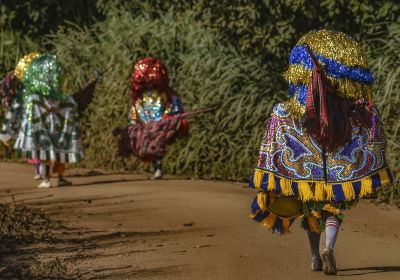 Caboclos de Lança: Multicolorindo a Estrada de Massapê